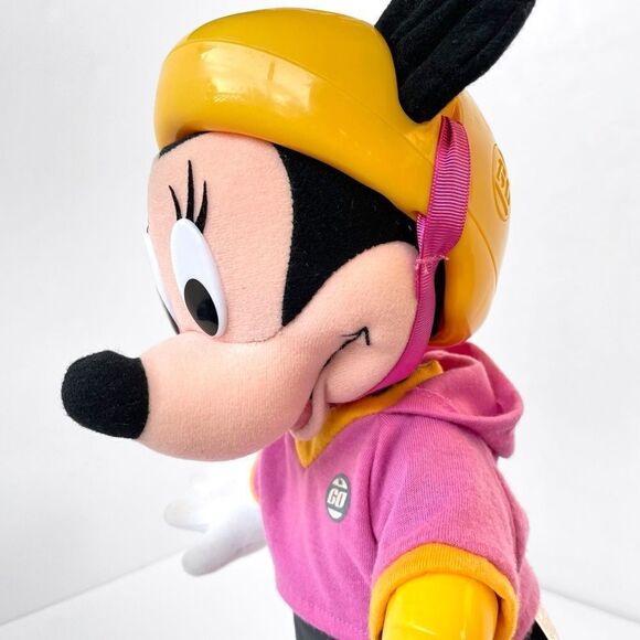 Vintage Disney Talk & Skate Minnie Mouse - Picture 3 of 7